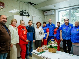 Сотрудников скорой в Звездном городке поздравили с профессиональным праздником