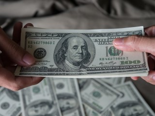 Эксперты предсказали падение доллара в 2025 году