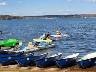 Сезон водных прогулок по Сенежу открылся раньше срока из-за аномального тепла