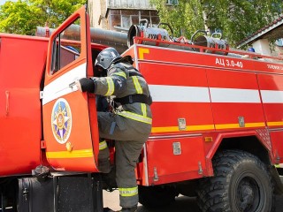 Пожарные потушили пассажирский автобус в Красногорске