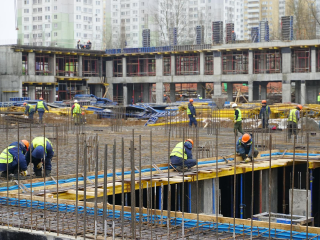 В новой школе с бассейном в Подрезкове завершили монолитные работы