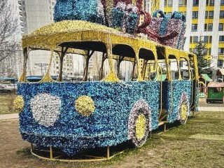 Новогодний автобус будет радовать жителей Химок все жаркое лето