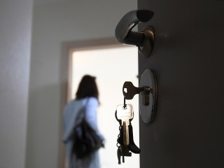 Детям-сиротам из Одинцовского округа выдали 10 жилищных сертификатов