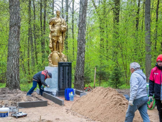 В Звенигороде обновляют пешеходную дорожку к «Бронзовому солдату»