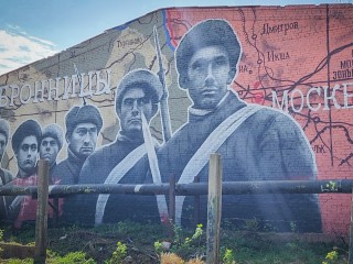 «Солдаты закрывали Москву своими спинами»: героическая фреска появилась в Бронницах