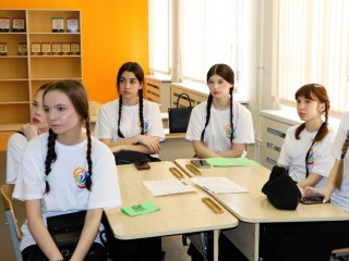 Белорусских школьников торжественно приняли в педагогический класс Электростали