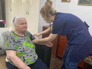 Дзержинская больница провела медосмотр на дому для маломобильных ветеранов ВОВ