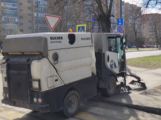 Более сотни уборочных машин очистят от грязи и пыли улицы в Чехове
