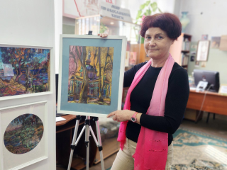 Выставка пейзажей Фрязина на наждачной бумаге открылась в библиотеке