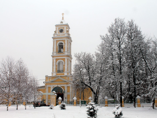 Лосино-Петровский завалило снегом в апреле