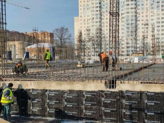 Школу и детсад строят из отечественных материалов в Краснознаменске
