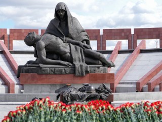 На мемориальном кладбище в Мытищах простились с генерал-лейтенантом Ярославом Москаликом