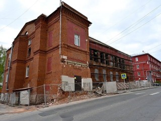 В ДК «Исток» установят новые окна и витражи в большом зале хореографии