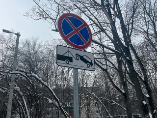 Дорожные знаки привели в порядок на улице Ленина в Дзержинском
