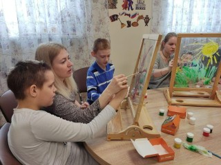 Особенные дети из Сергиева Посада выплеснули все эмоции на мольберте