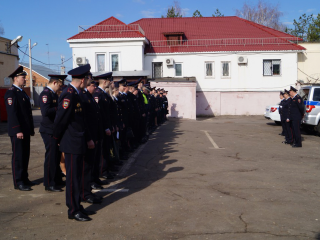 В Зарайске прошел строевой смотр полицейских перед переходом на летнюю форму