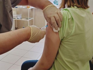 Жители Дзержинского могут бесплатно привиться от менингококка