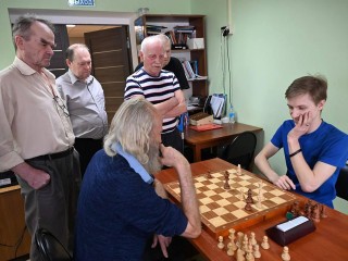 Шахматный турнир в честь 80-летия Победы объединил поколения в Серпухове