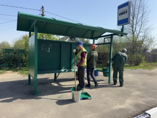 К лету в Шаховской покрасят 200 автобусных остановок
