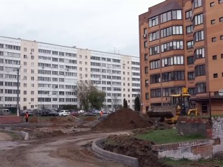 Во дворе на улице Ленина обновят асфальт, освещение и детские площадки