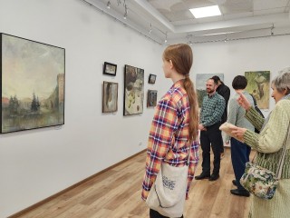 Клинская художница представила на выставке портреты педагогов школы искусств