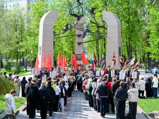 В Видном волонтеры и школьники выстроились в букву V в честь Дня Победы