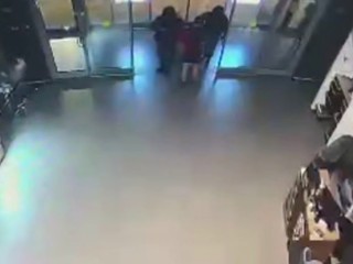 Росгвардейцы задержали проникшего в ТЦ мужчину в Пушкино