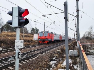 Группа детей забросала камнями поезд под Наро-Фоминском