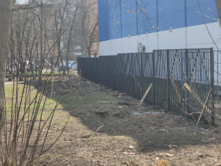 В Павловском Посаде меняют ограждение гимназии