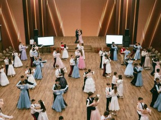 Танец чести и традиций: в Домодедове провели первый кадетский бал