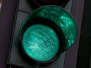 В Ленинском округе увеличили время зеленого света светофора на ключевых перекрестках