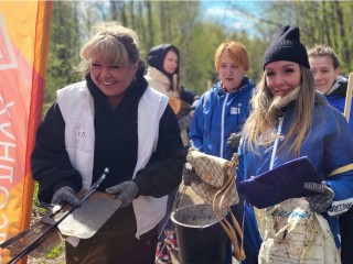 Кресло, брендовые сумки и самокат нашли среди мусора в парке Солнечногорска