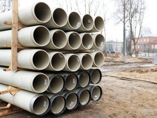 В Куровском завершается ремонт канализационного коллектора на улице Советской