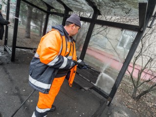 Дорожники привели в порядок остановочные павильоны в восьми округах Подмосковья