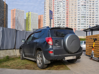 Когда во дворах на улице Космонавтов в Дмитрове оборудуют парковку