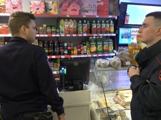 В Солнечногорске полицейские пресекли ночную торговлю алкоголем
