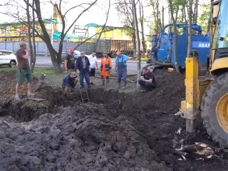 Пробой на водопроводе, возникший при прокладке газопровода, устранили в Щелкове