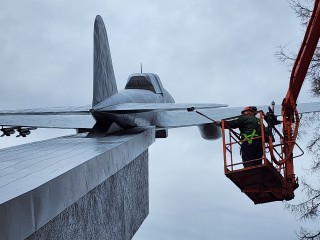 Старейший памятник легендарному штурмовику Ил-2 обновили в Истре