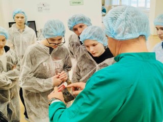 Фитотестирование почвы провели пущинские школьники во время научной практики