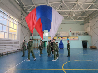 Воздушный купол из триколора развернут кадеты Луховиц на конкурсе в Волгограде