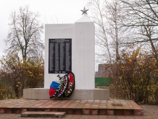 Памятники Сергиева Посада готовят к 80-летию Победы