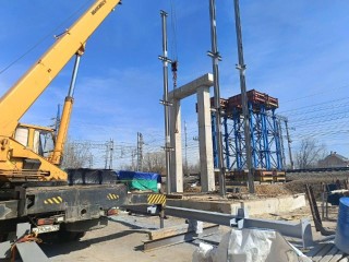 В Лобне начали монтаж металлоконструкций пешеходного перехода
