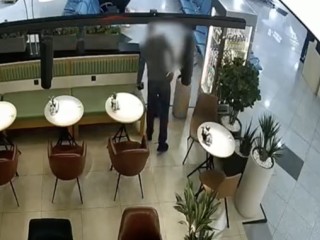 Мужчина похитил кошелек с деньгами, забытый владельцем в кафе в аэропорту Домодедово
