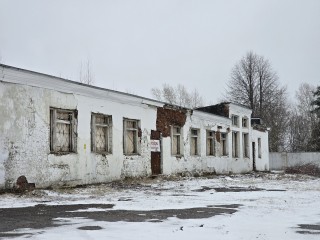 Заброшенные общежития в микрорайоне Юбилейном обнесут забором
