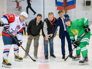 Знаменитый советский хоккеист вбросил шайбу на памятном матче в Лыткарине