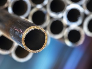 Двое мужчин похитили металлические трубы из организации в Сергиевом Посаде