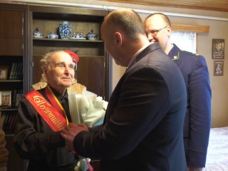 В Егорьевске ветеранам Великой Отечественной вручили знаки «Почетный гражданин»