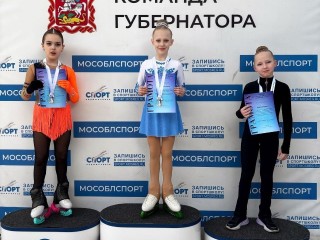 Два золота привезли клинские фигуристки с областных соревнований