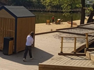 На малом пруду близ Видного появилась зона отдыха с арт-объектами и лазалками