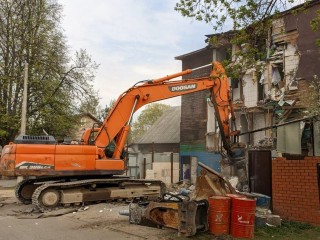 В Мытищах начали снос самовольно построенного хостела
